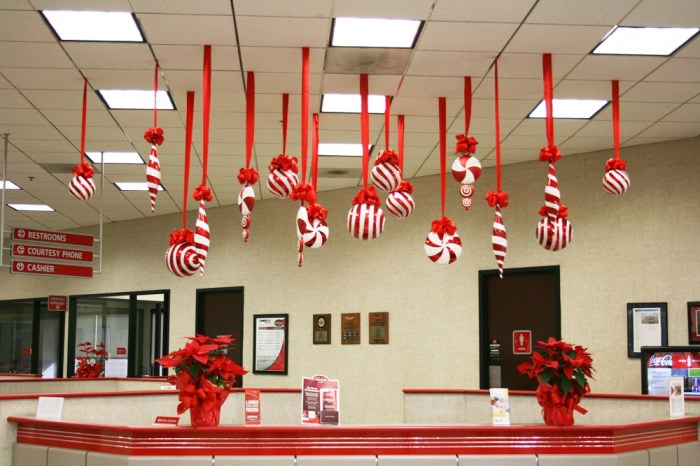 How to decorate a small office for christmas