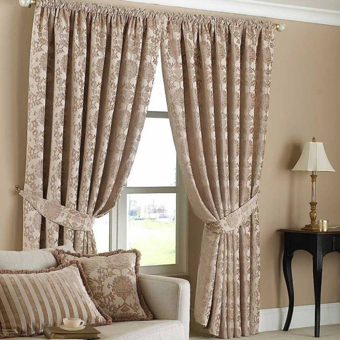 How to decorate your living room with curtains