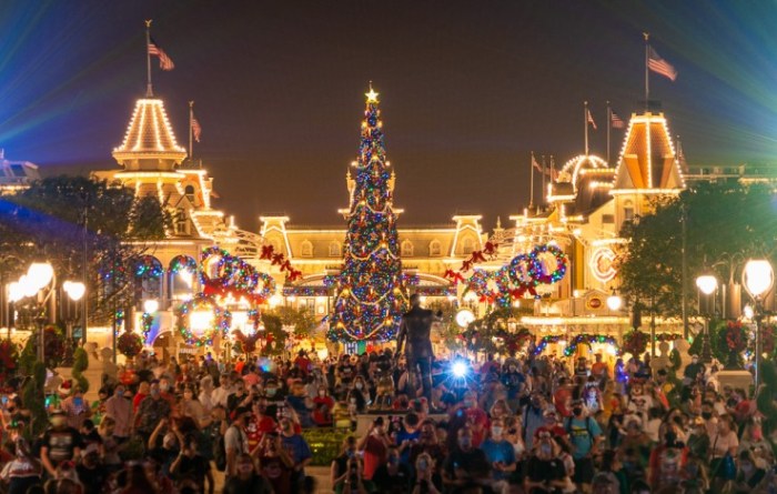 When does disneyworld start decorating for christmas