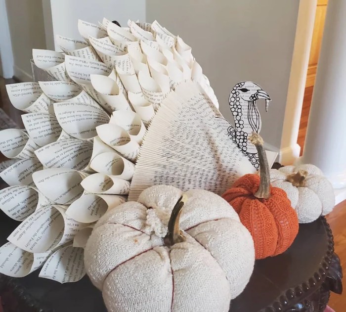 How to make a book turkey decoration