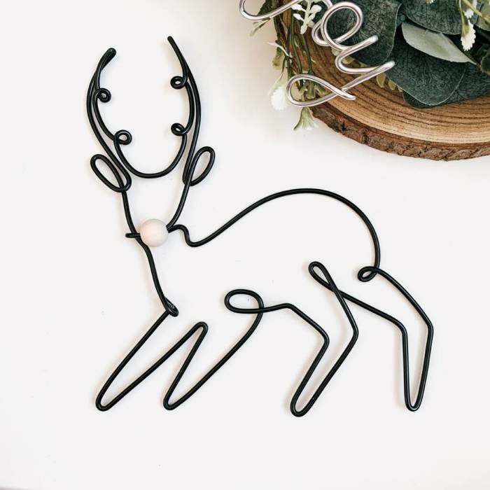 How to make a wire reindeer decoration